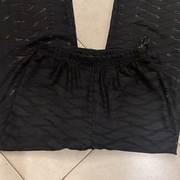 Lace wide leg 2 in 1 pants / shorts cover up / beach summer Black pull on XS - Picture 9 of 14